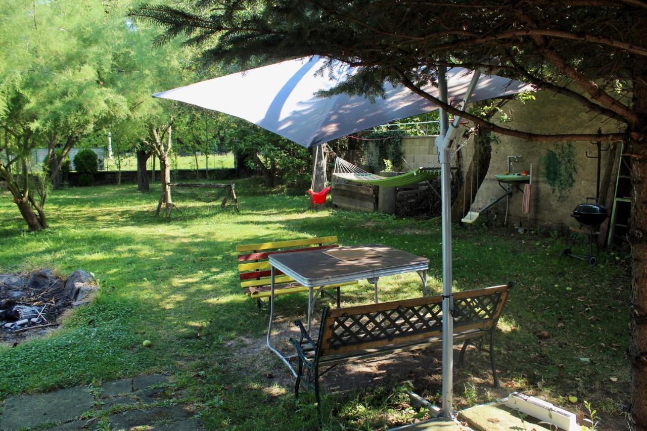Old Summer House With Renovated Bathroom Prague Ngoại thất bức ảnh