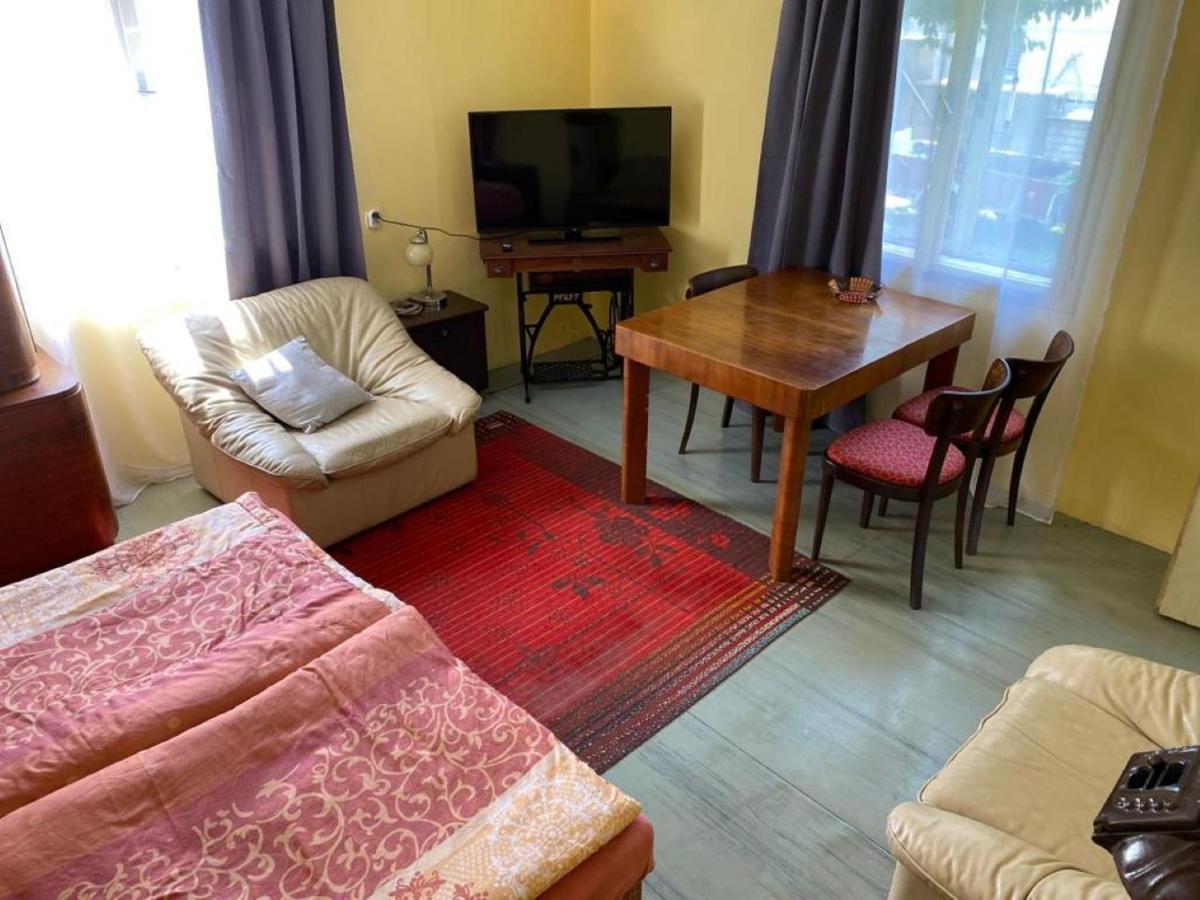 Old Summer House With Renovated Bathroom Prague Ngoại thất bức ảnh